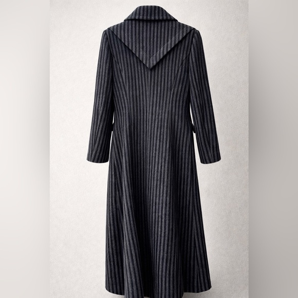 Vintage 80% Wool Striped Long Coat – Elegant Embroidered Detail - Picture 2 of 7